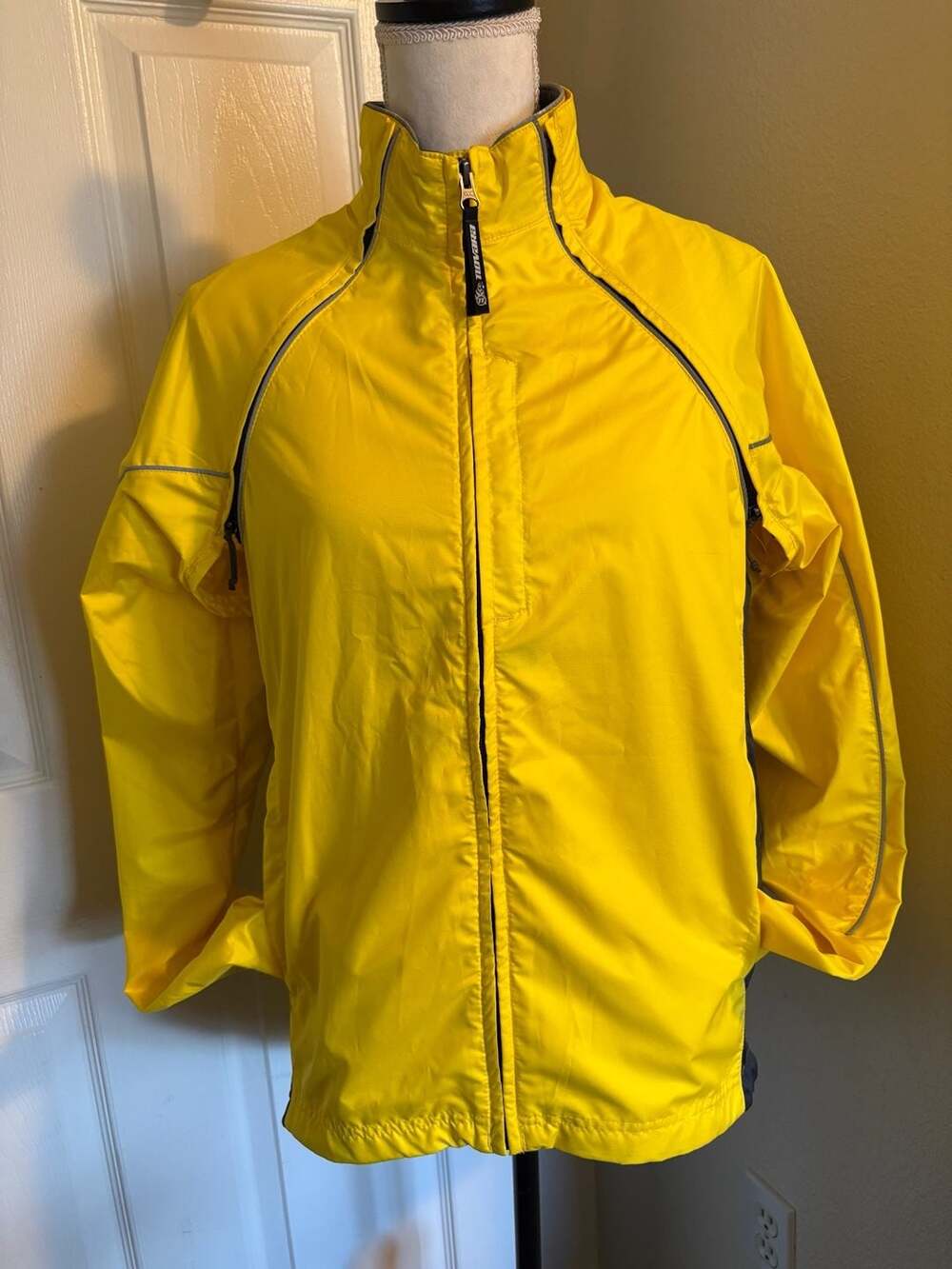 Novara Convertible Cycling Jacket Windbreaker with Detachable Sleeves